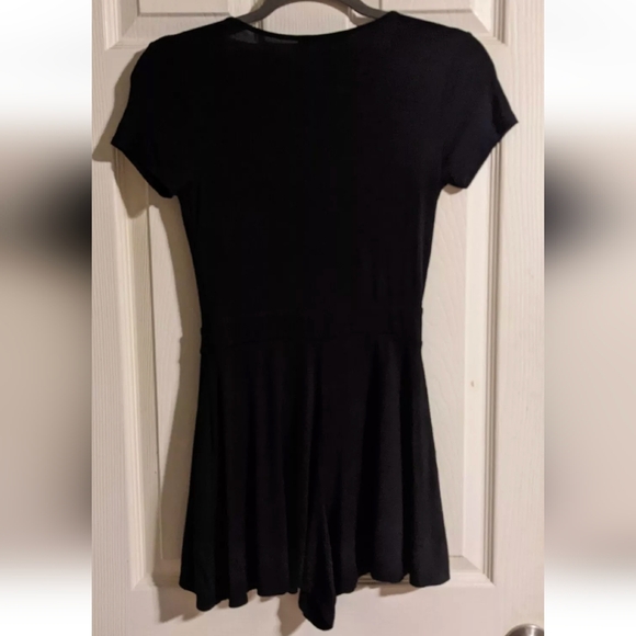 Forever 21 Romper S Black Short Sleeve V-Neck Faux Wrap Summer - Picture 3 of 4